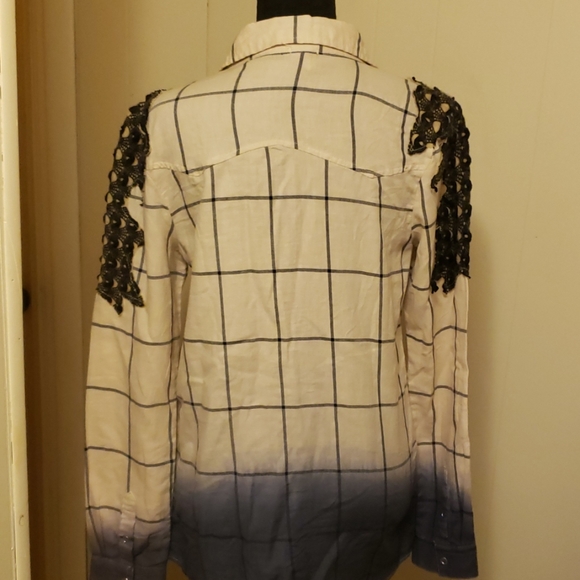 BKE size small Buckle Top NWT $59.95 - Picture 4 of 6